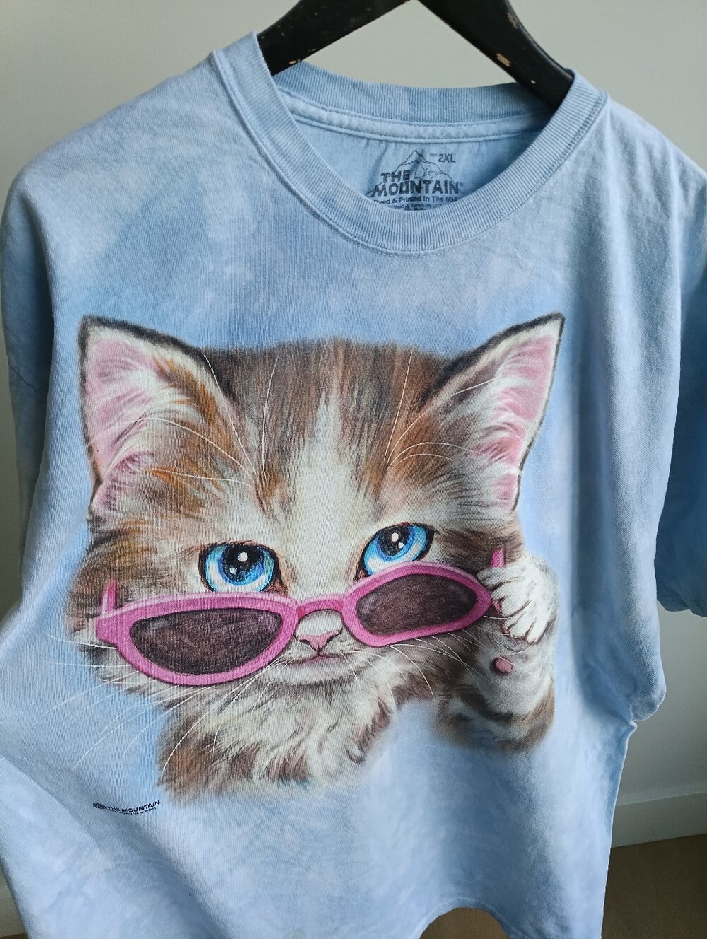 2017 The Mountain Kitten Cat Sunglasses Graphic Tee Light Blue Tie Dye 2XL